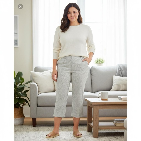 Reitmans Pants - Reitmans White Striped Capri Pants Size 16